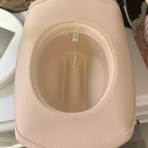 Beige /creme felt Cowboy/Fedora Hat with Turquoise faux silver band - Picture 5 of 7